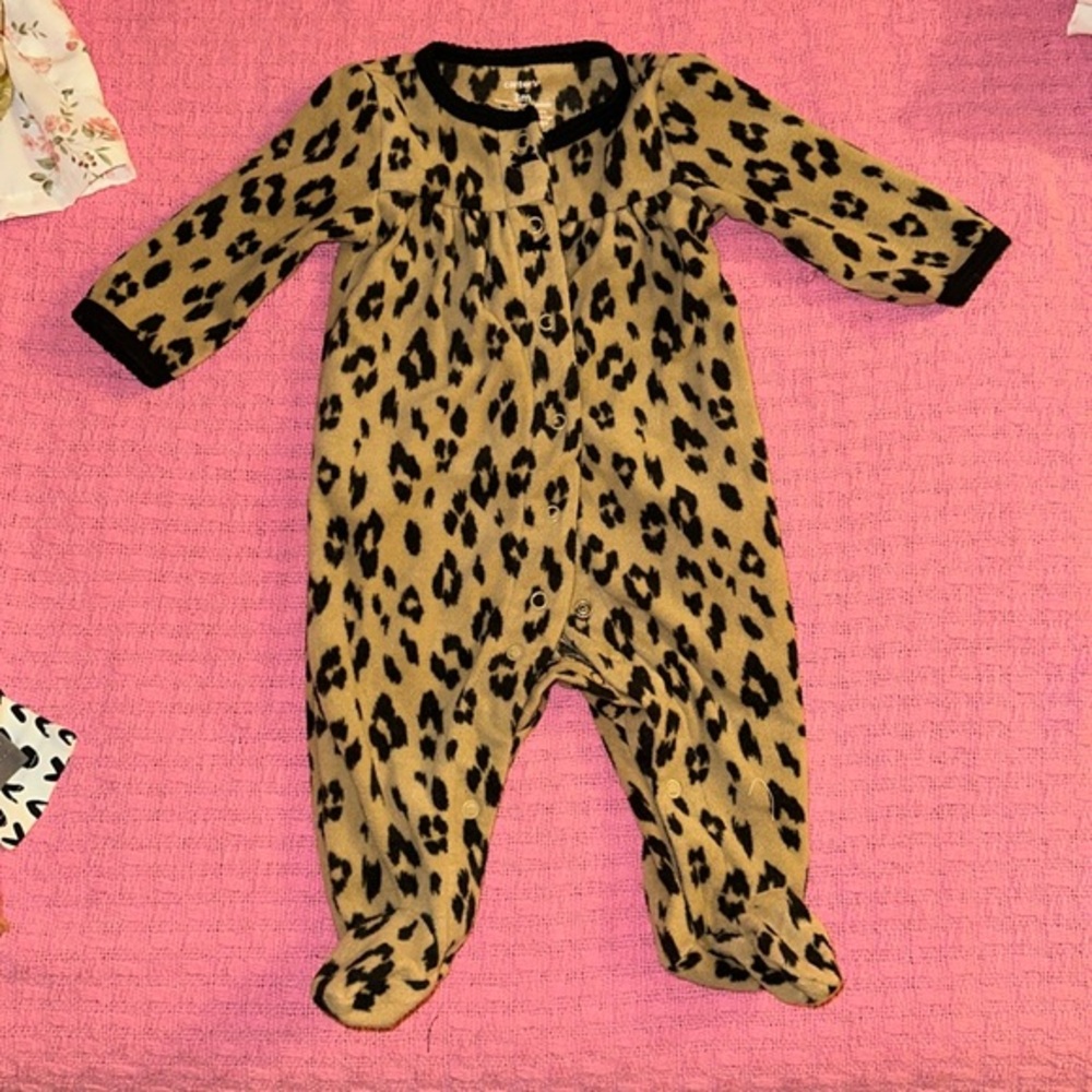 5 / $20 💖
Carter’s three month Footy pajama set with snaps